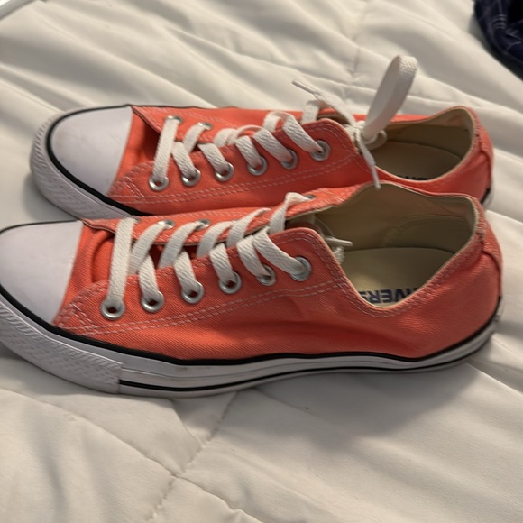 Women’s size 9 Converse in coral color - Picture 2 of 7